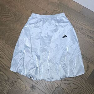 🆕️ Adidas Court Holiday Pleat Skater Skirt in Foil Metallic Silver